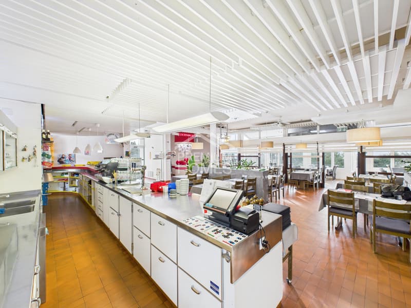 Attractive restaurant with diverse potential (7)