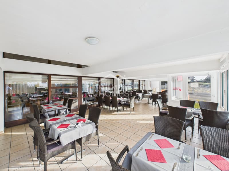 Attractive restaurant with diverse potential (6)