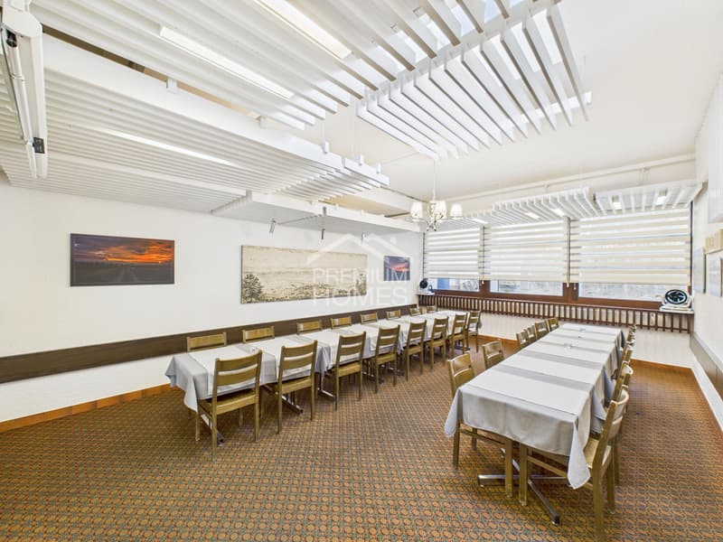 Attractive restaurant with diverse potential (8)