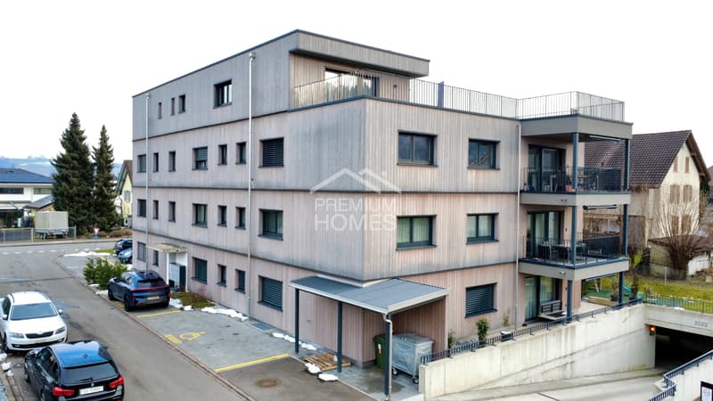 Exclusive apartment with high-end kitchen, balcony & two bathrooms (2)