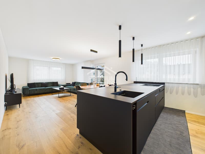 Exclusive apartment with high-end kitchen, balcony & two bathrooms (4)