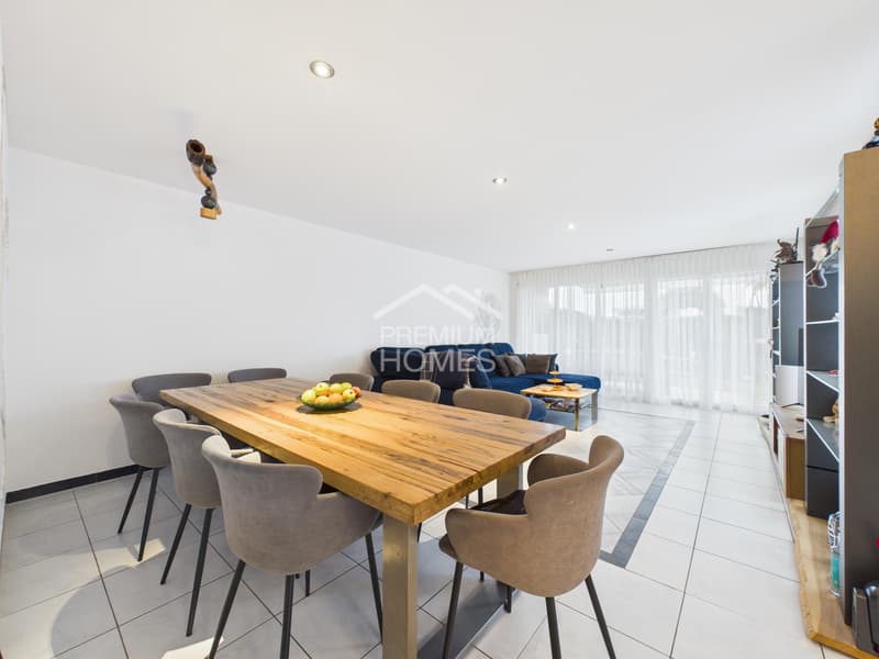 Modern garden apartment with kitchen island, wine fridge & lots of light (3)