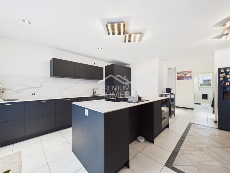 Modern garden apartment with kitchen island, wine fridge & lots of light (7)