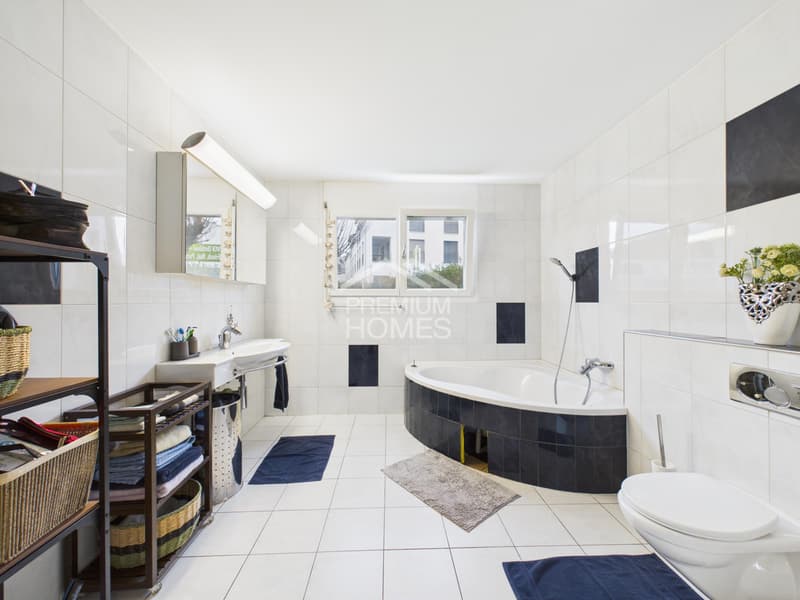 Modern garden apartment with kitchen island, wine fridge & lots of light (8)