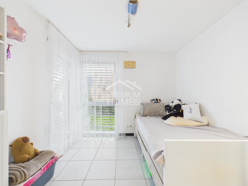 Modern garden apartment with kitchen island, wine fridge & lots of light (5)