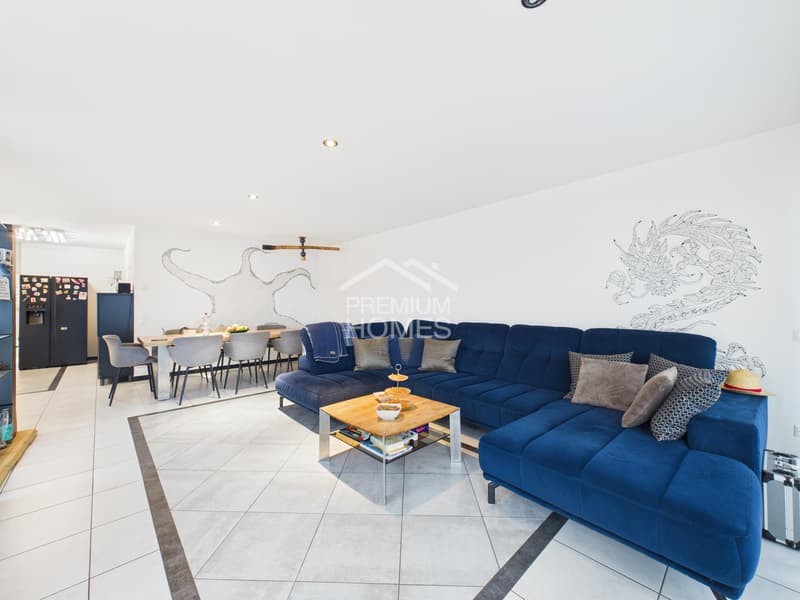 Modern garden apartment with kitchen island, wine fridge & lots of light (2)