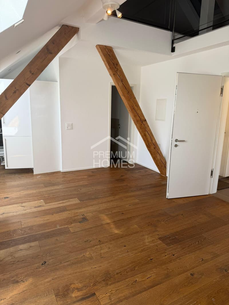 Charmante 2.5-Zimmer-Dachwohnung! (2)
