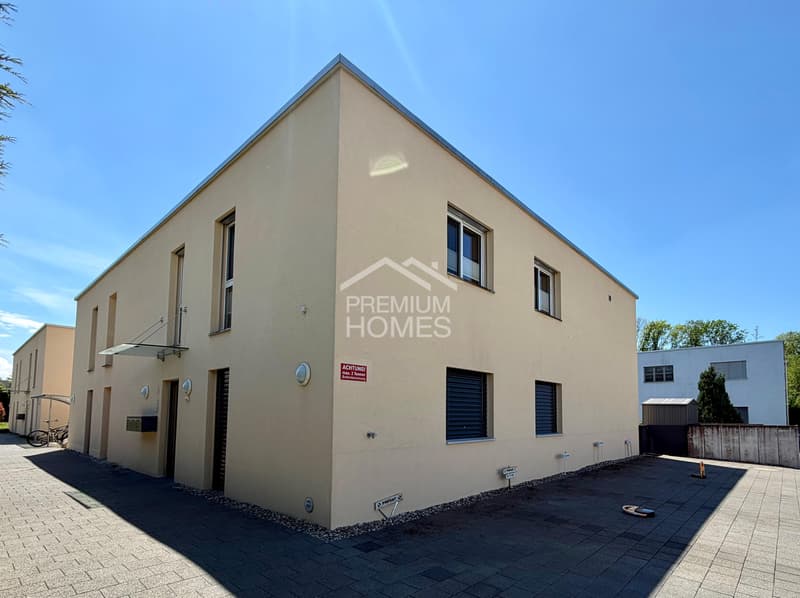 Comfortable living with direct lift access to your home (12)