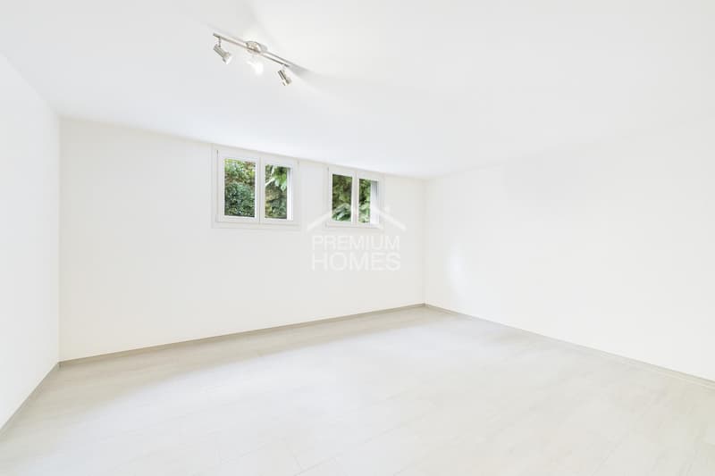 Pool, garden, privacy - exclusive property with style (7)