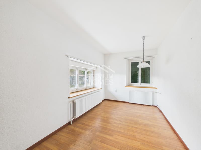 Versatile row house with development potential in sunny location (2)