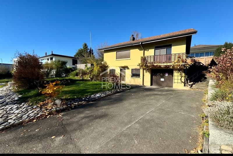 Single-family house with building permit and project (1)