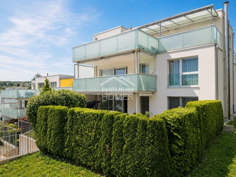 A residential oasis to fall in love with, directly on Zurich's city border (1)