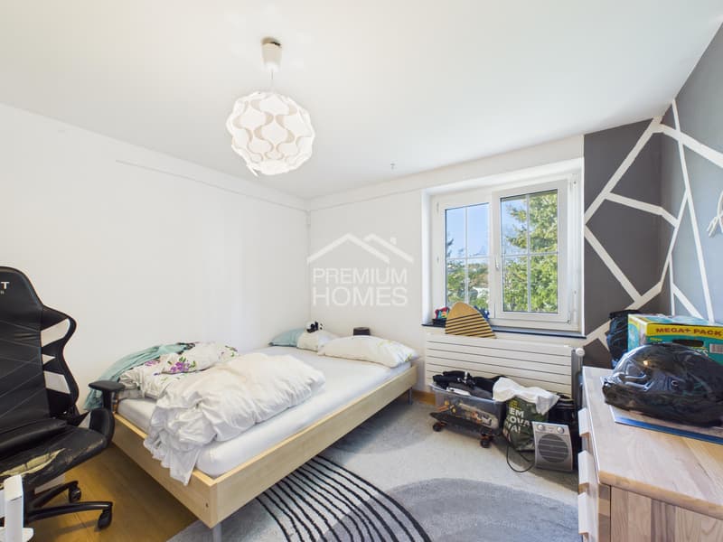 Attractive semi-detached house with plenty of privacy and garden (5)