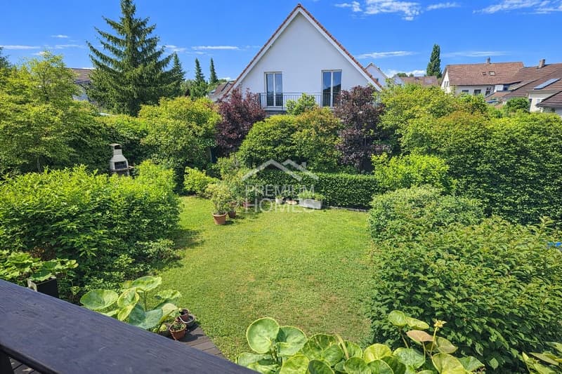 Family idyll in prime location (10)
