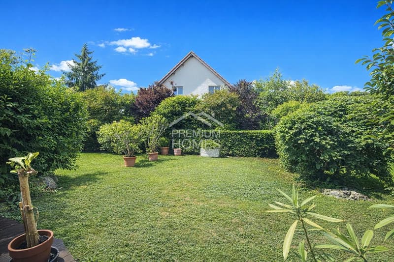 Family idyll in prime location (6)