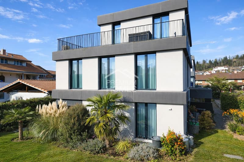 Villa de design exclusive avec jardin et vue panoramique (2)