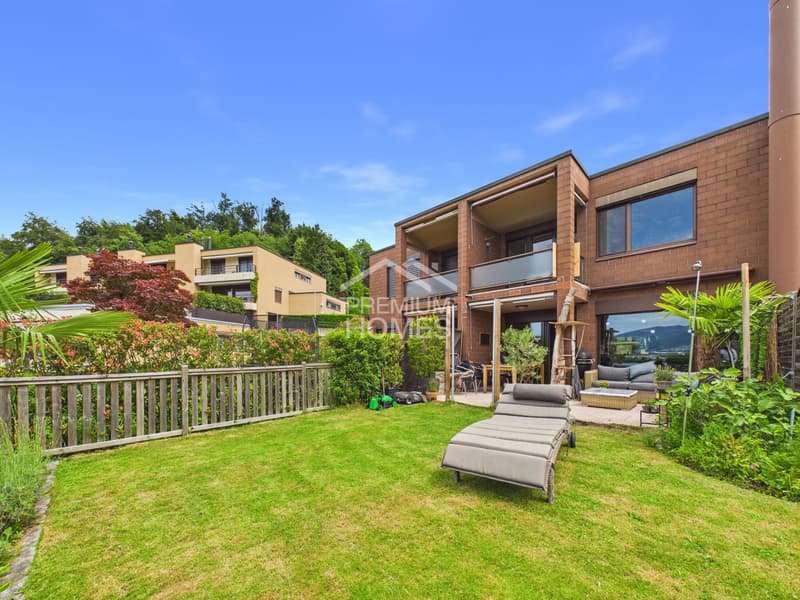 Exclusive living with unobstructable lake view (10)
