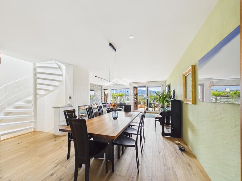 Exclusive living with unobstructable lake view (9)