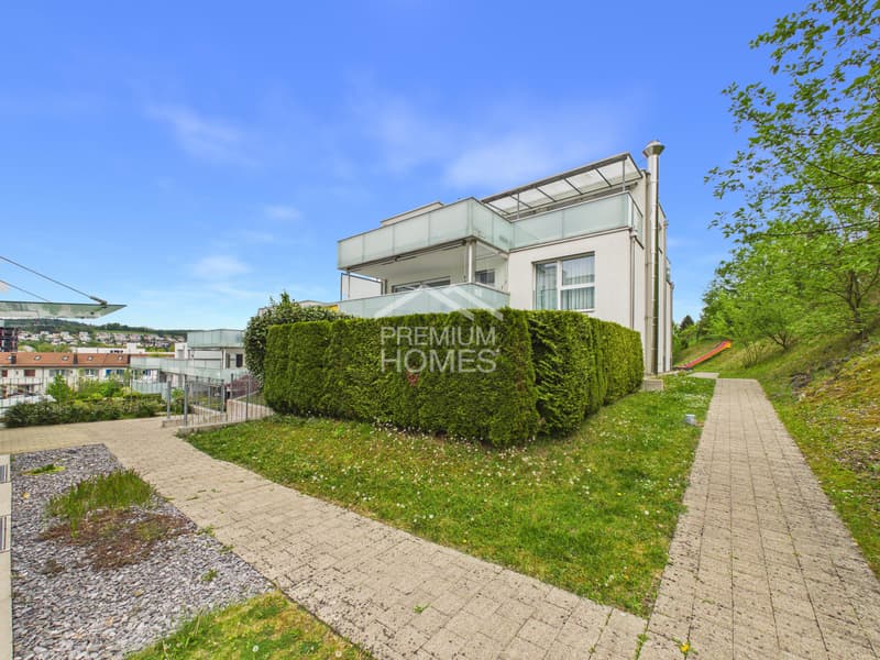 A residential oasis to fall in love with, directly on Zurich's city border (2)