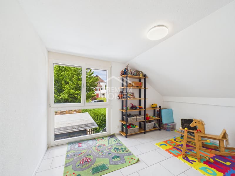 Cozy Home with a Green View (5)