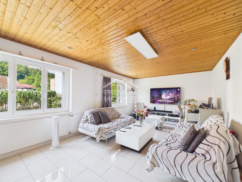 Casa familiare con terreno spazioso (2)