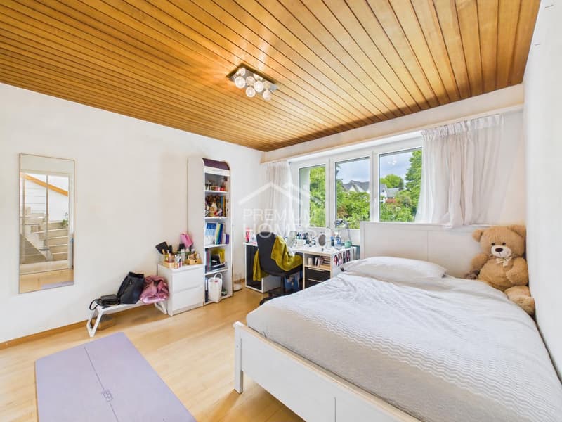 Casa familiare moderna con giardino da sogno a Therwil (9)
