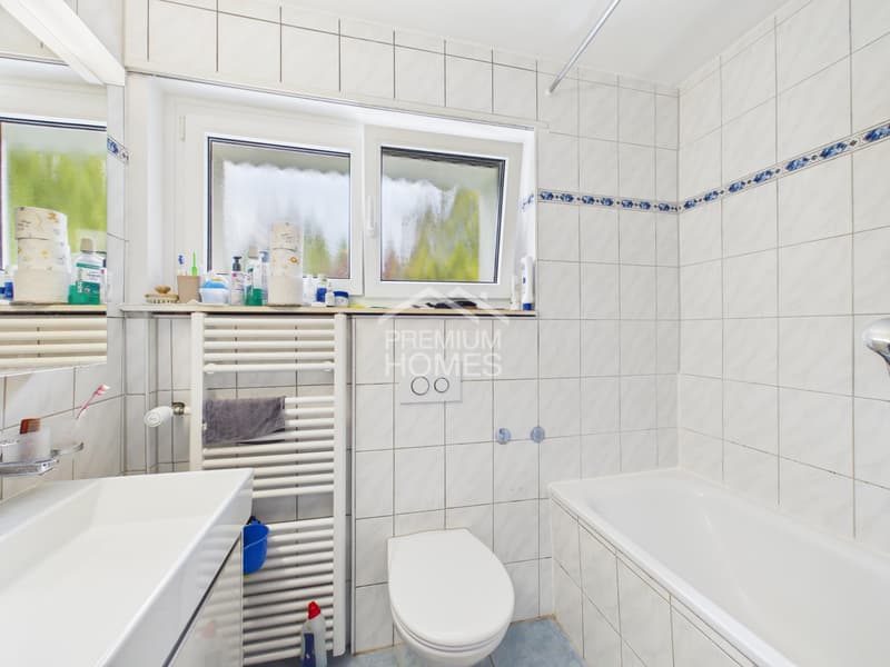Casa familiare moderna con giardino da sogno a Therwil (12)