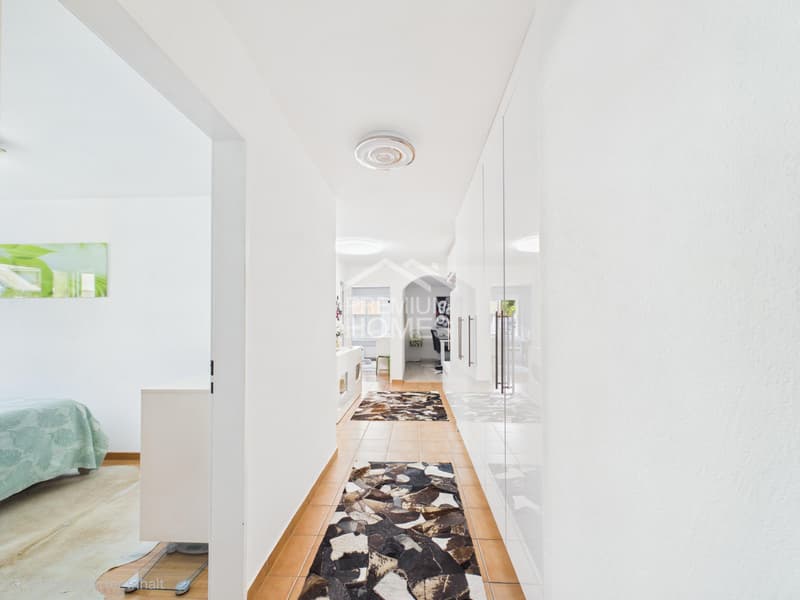 Ambiance de vie moderne avec beaucoup d'espace au cœur de Goldau (3)