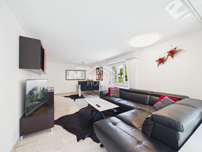 Ambiance de vie moderne avec beaucoup d'espace au cœur de Goldau (1)