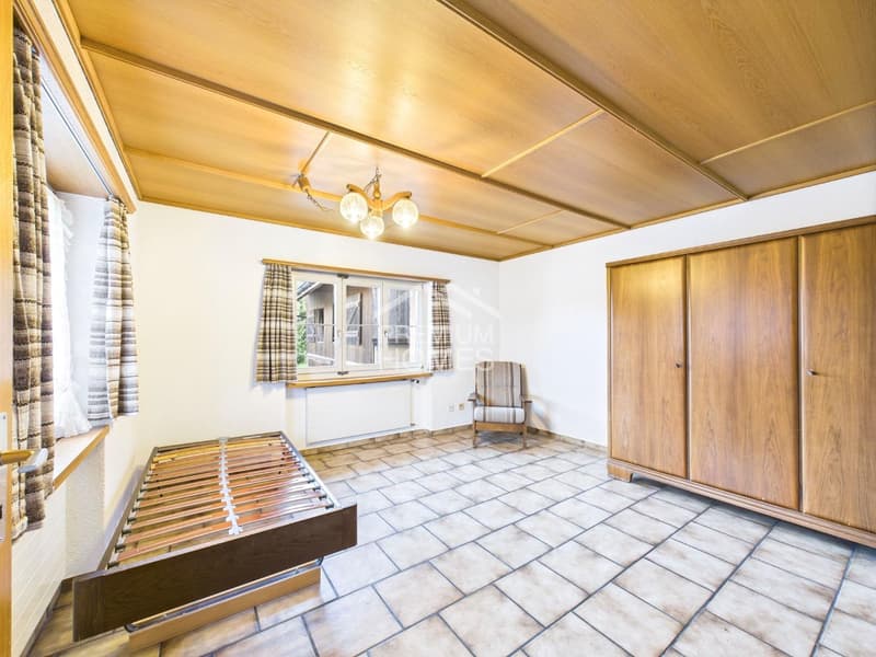 Double Potential: One House Ready to Move in, One for Redesign (9)