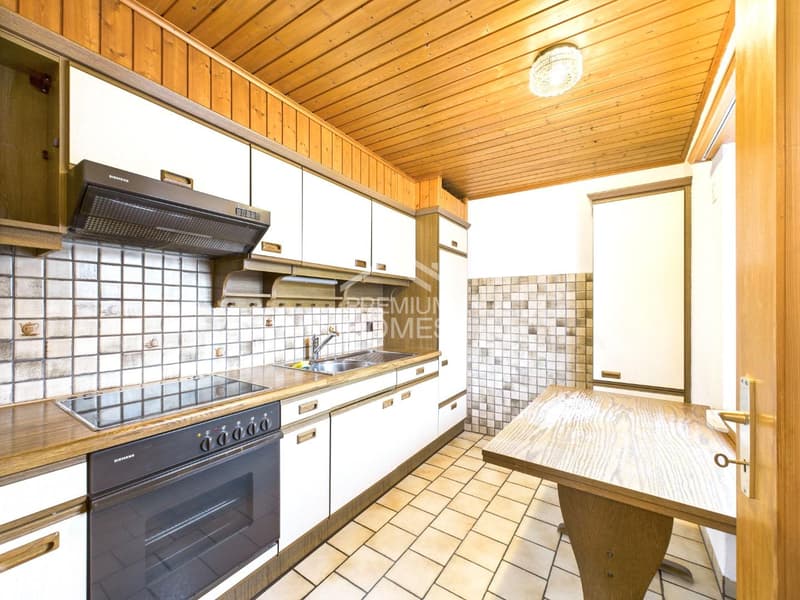 Double Potential: One House Ready to Move in, One for Redesign (8)
