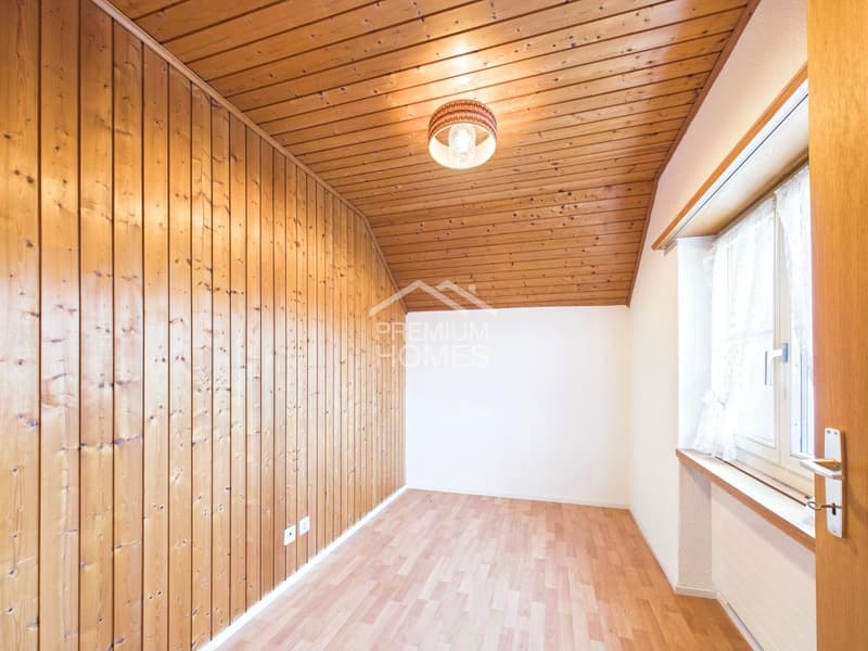 Double Potential: One House Ready to Move in, One for Redesign (5)
