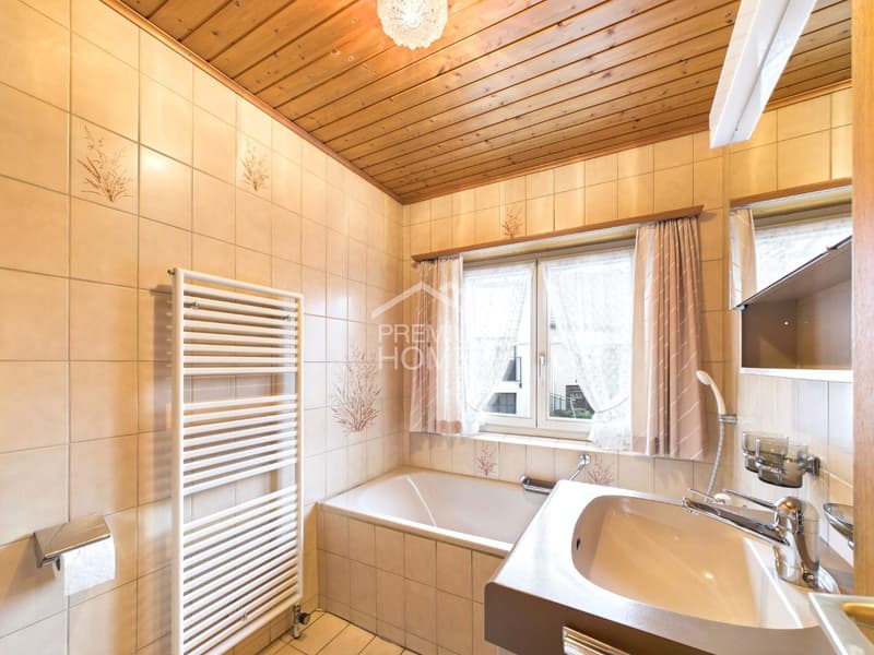 Double Potential: One House Ready to Move in, One for Redesign (7)