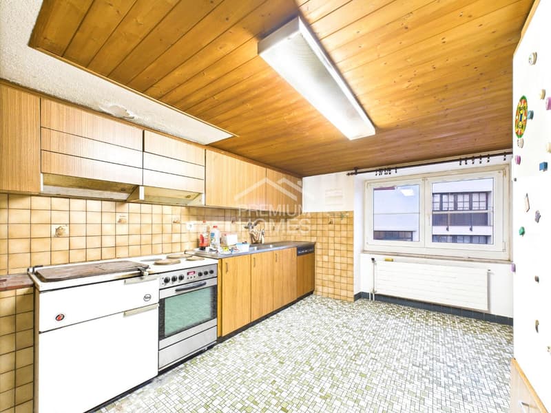 Double Potential: One House Ready to Move in, One for Redesign (6)