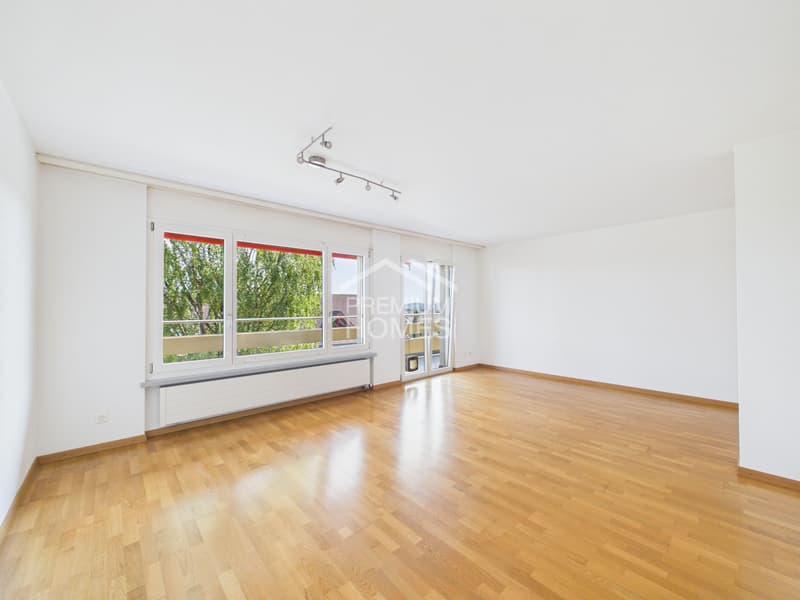 Attraktive 3½-Zimmer-Wohnung mit Gemeinschaftspool (2)