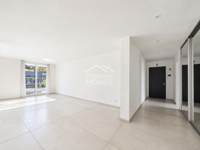 Licht, Design & Komfort - moderne Wohnung mit Loggia (4)