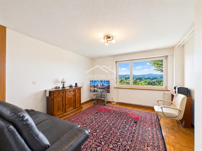 Einmalige Lage trifft auf grosszügiges Wohnhaus! (8)