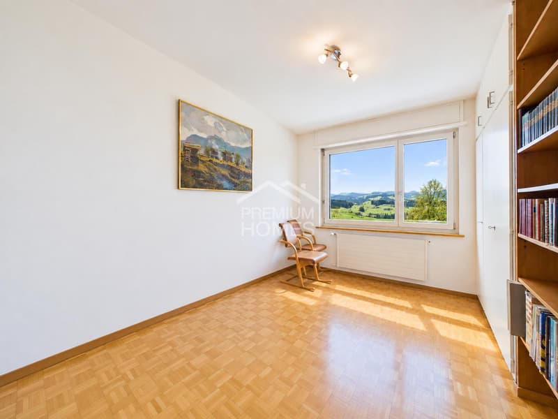 Einmalige Lage trifft auf grosszügiges Wohnhaus! (10)