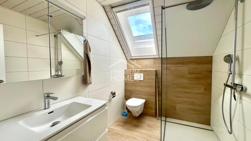 Freistehend, modern und mit traumhaftem Weitblick (6)