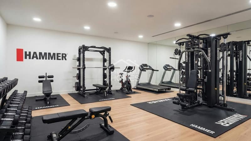 Moderne Neubau-Dachwohnung mit Terrasse & Fitnessraum (7)