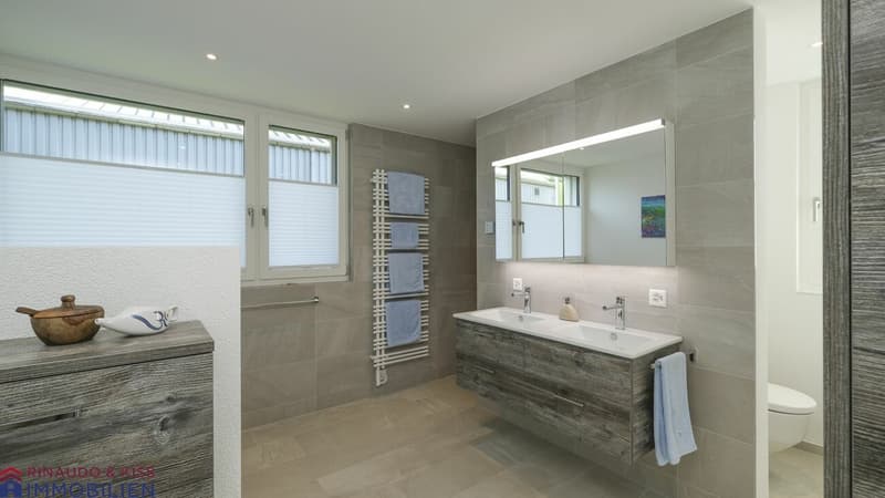 Exclusive living - plenty of space with a view into the vineyards (13)