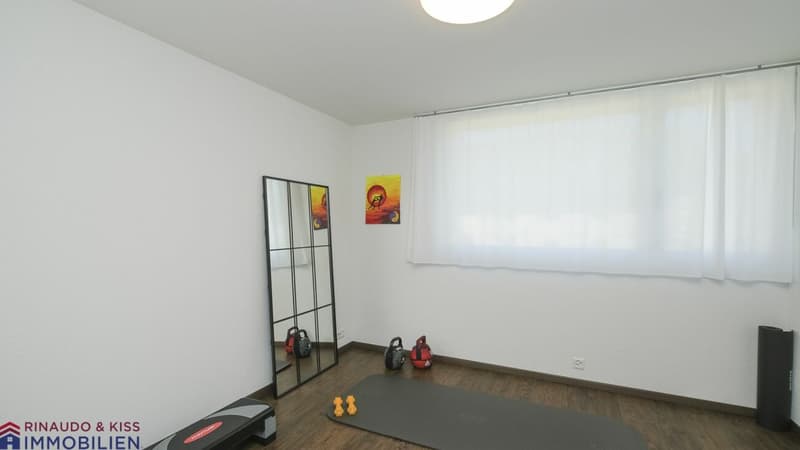 Exclusive living - plenty of space with a view into the vineyards (11)