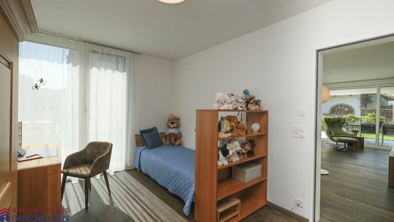 Exclusive living - plenty of space with a view into the vineyards (7)