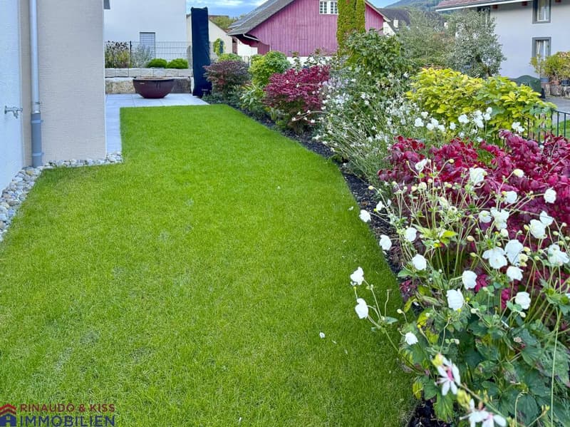 Exclusive living - plenty of space with a view into the vineyards (4)