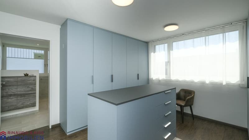Exclusive living - plenty of space with a view into the vineyards (14)