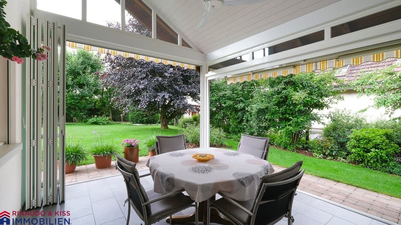 Well-maintained family residence with winter garden and sunny garden area (3)
