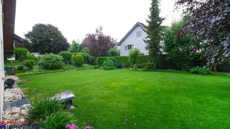 Well-maintained family residence with winter garden and sunny garden area (4)