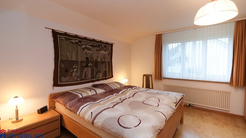 Well-maintained family residence with winter garden and sunny garden area (13)