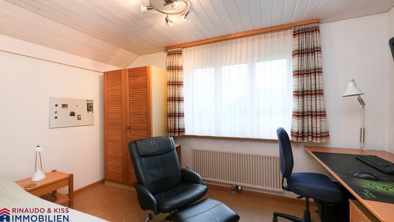 Well-maintained family residence with winter garden and sunny garden area (12)