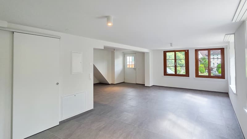 Charmante Wohnung mit Sitzplatz – Erstvermietung nach Totalsanierung (3)